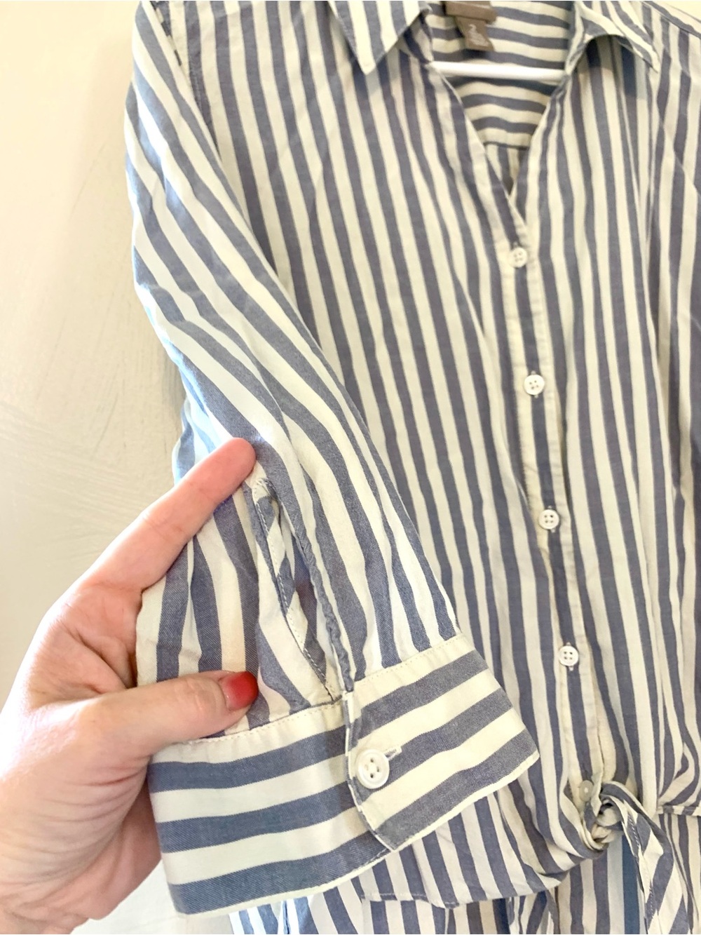 Chicos Tie-front Summer Button Down. Size 2, or Large - Picture 3 of 7